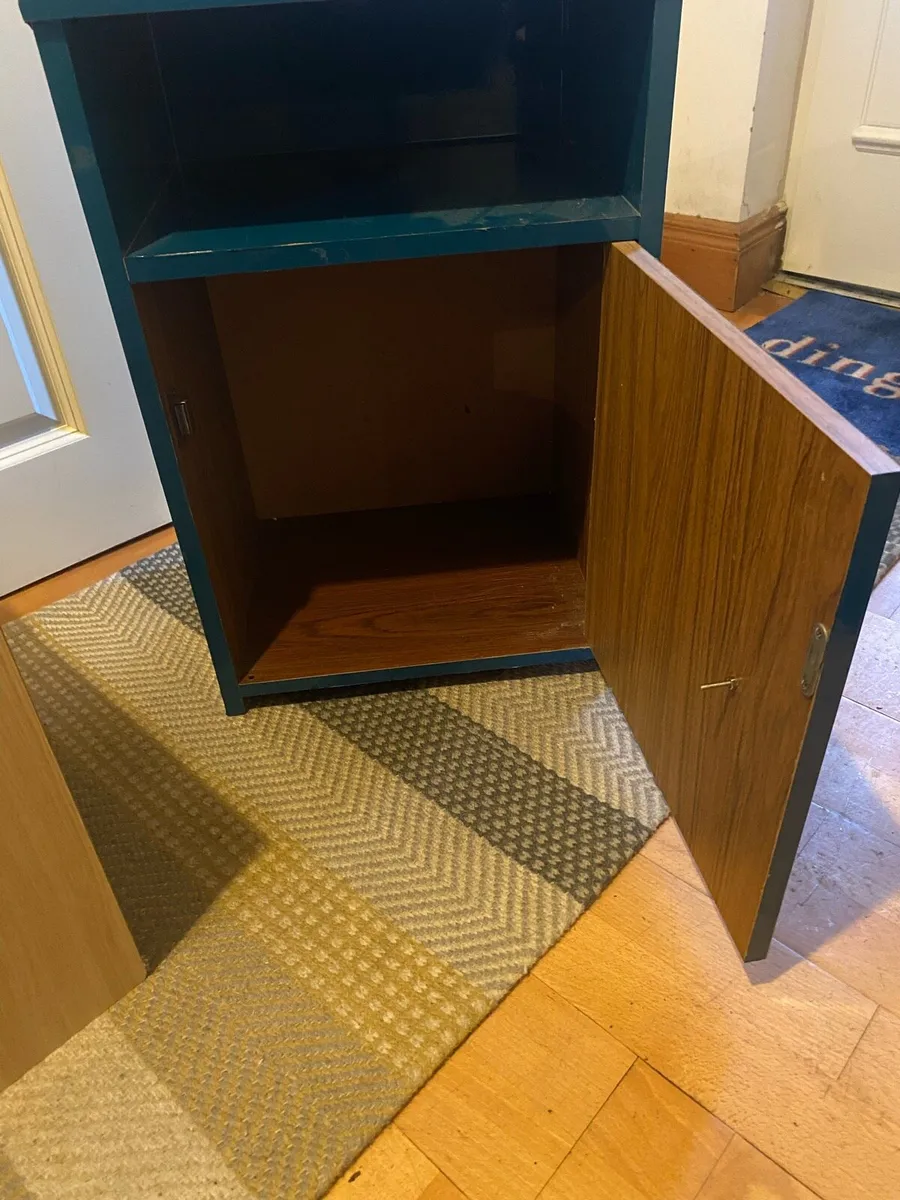 Bedside lockers x2 - Image 4