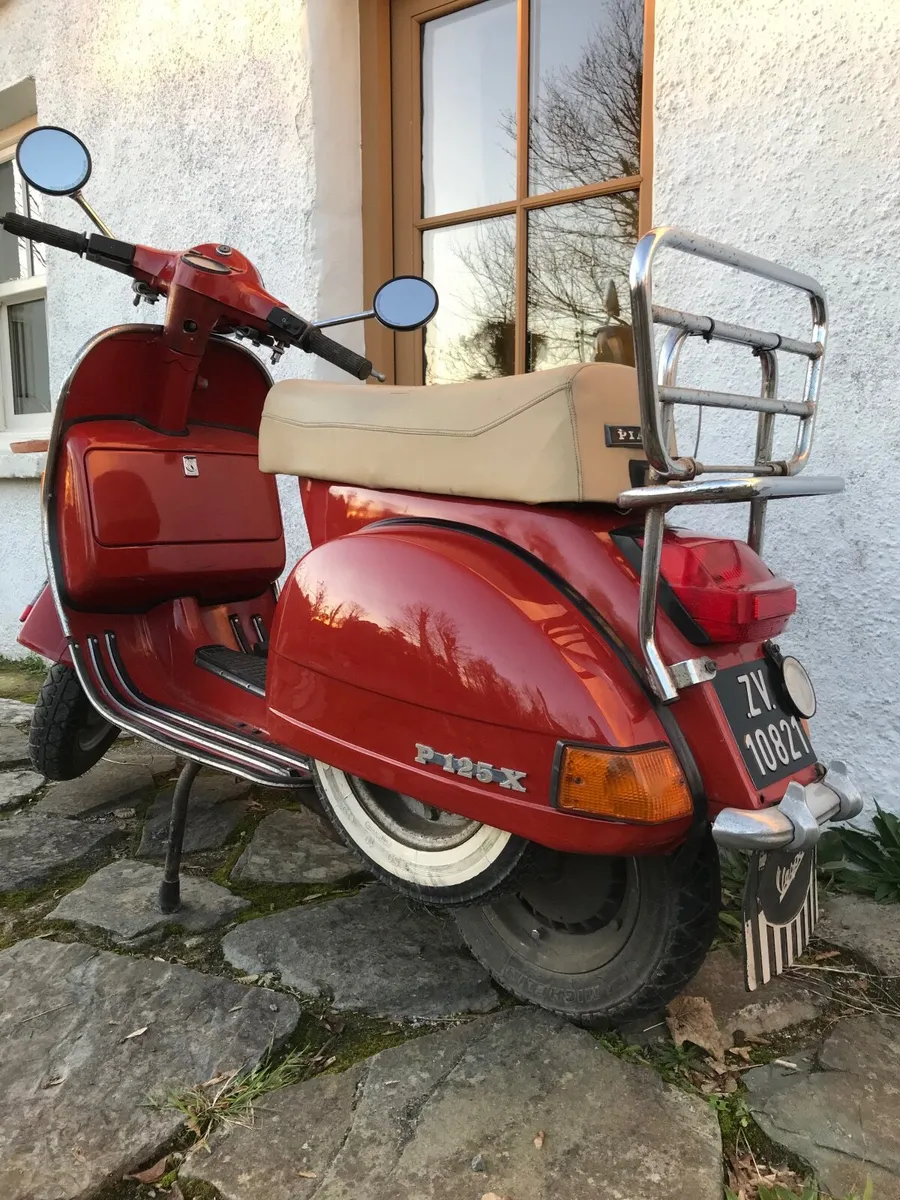 Piaggio Vespa P125X 1981 Vintage - Image 4