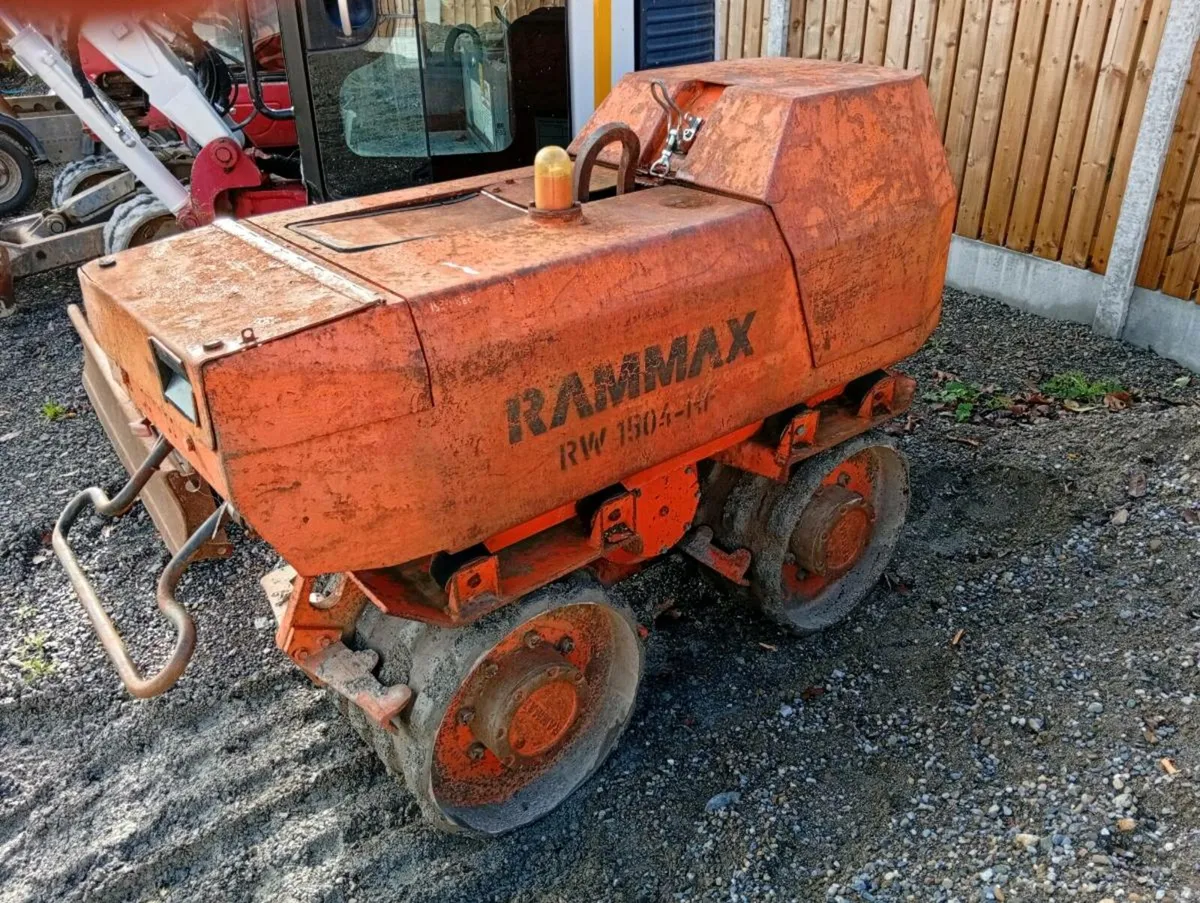 Vibrating trench roller - Image 1