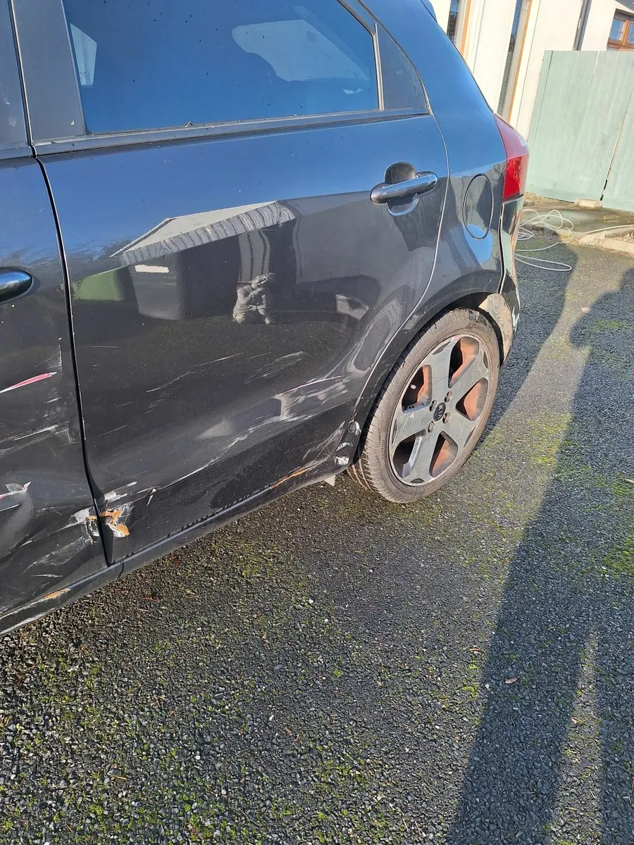 Kia Rio 2014 petrol 1.2cc light left side damage - Image 2