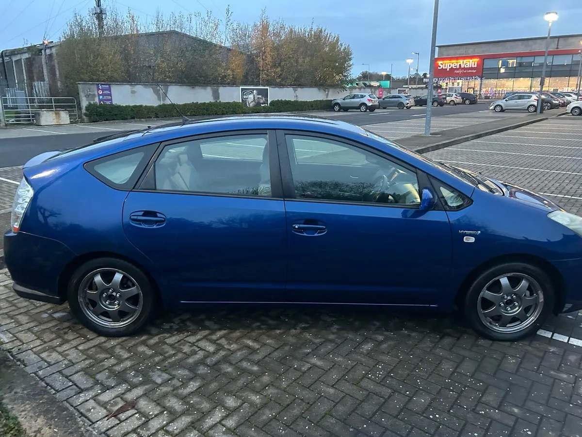 Toyota Prius low mileage - Image 3