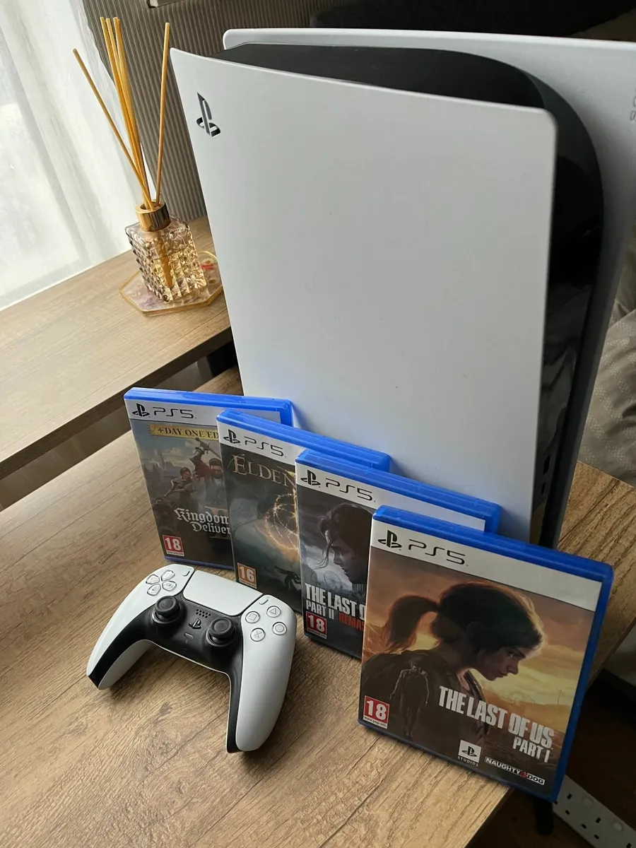 Playstation 5 (2024 model) + games + cont.