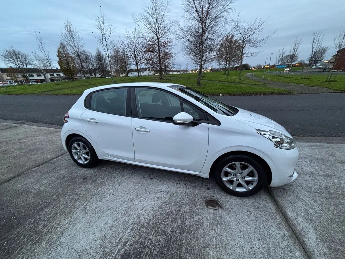 peugeot 208 - Image 4