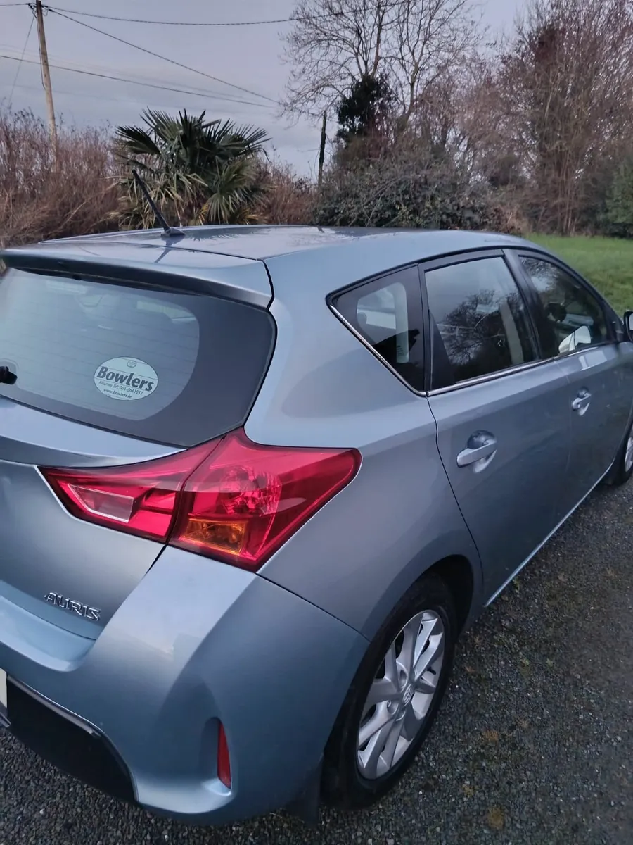Toyota Auris 2014 - Image 2
