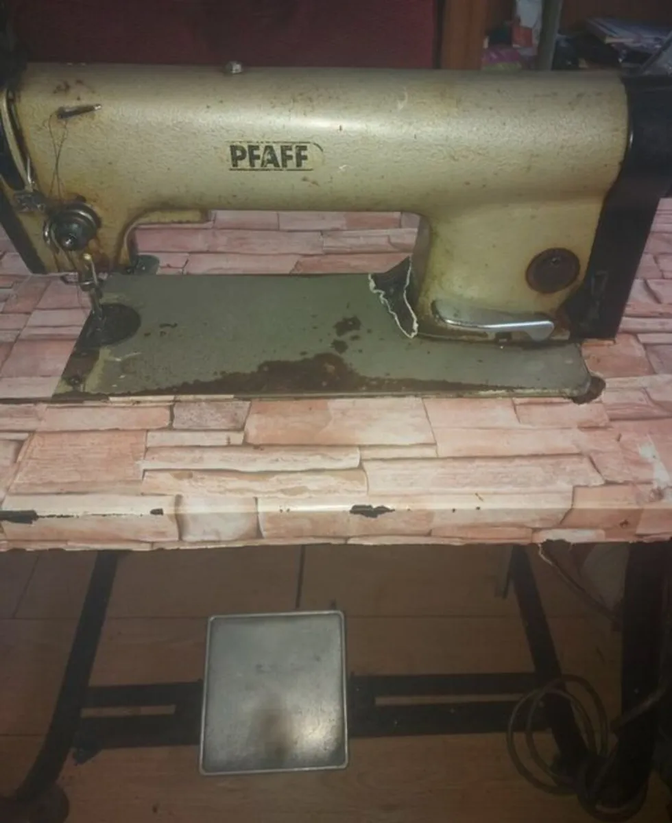 Pfaff sewing machine - Image 1
