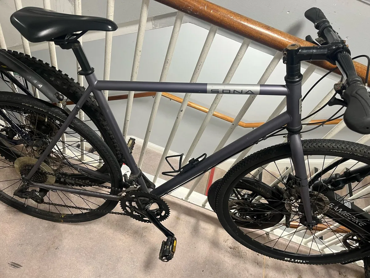 Hybrid Bike - Image 2