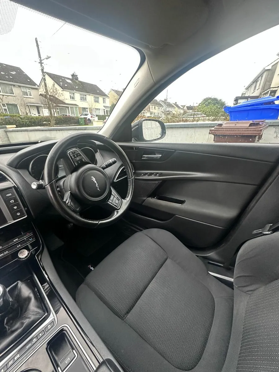 Jaguar XE 2017 - Image 4