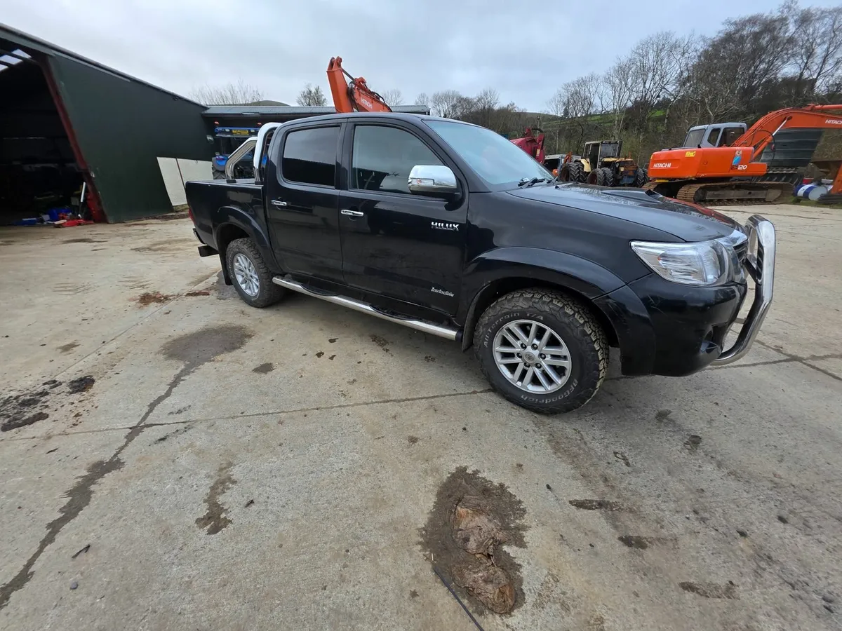 Toyota Hilux 2011 - Image 2