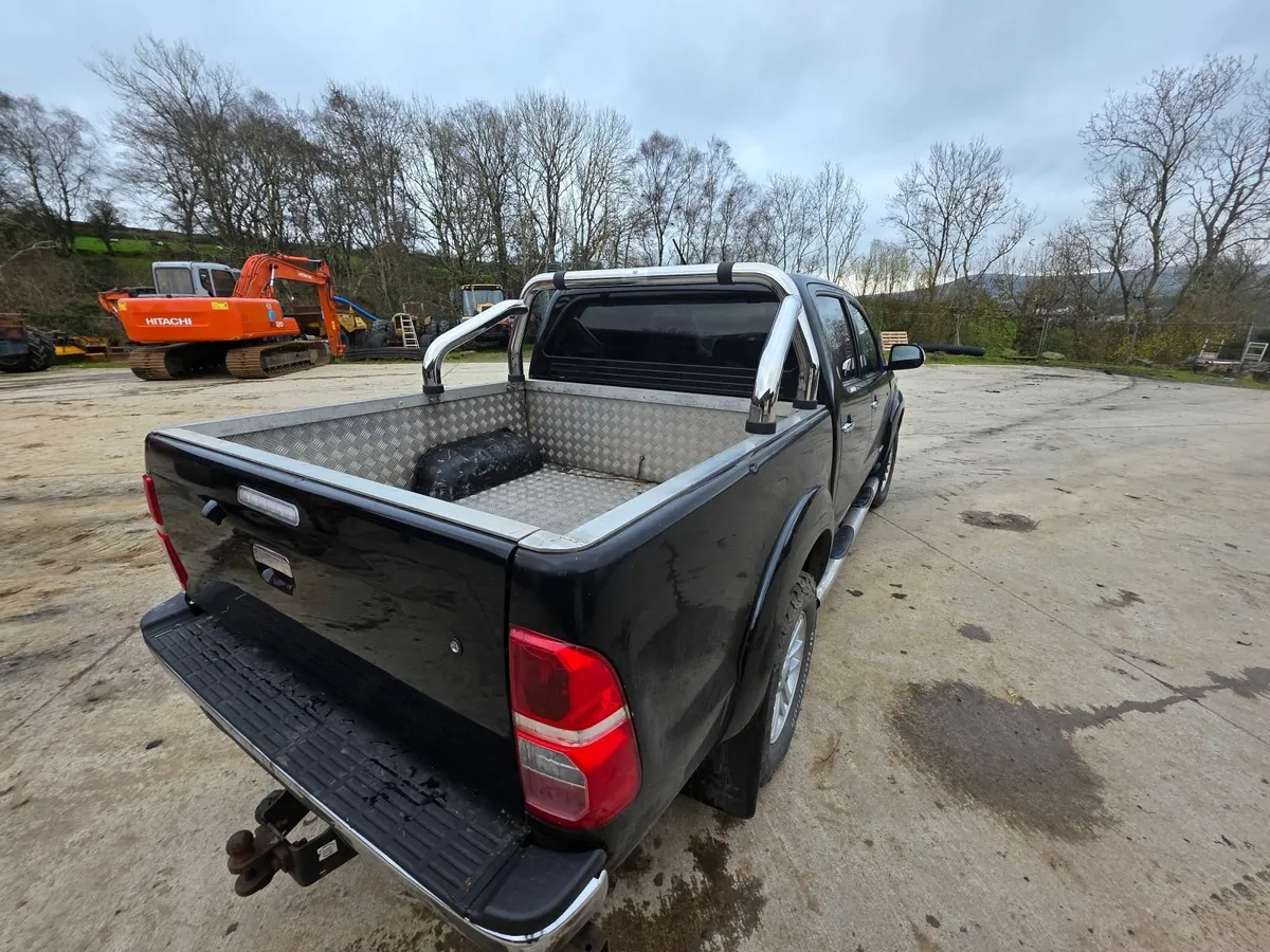 Toyota Hilux 2011 - Image 4