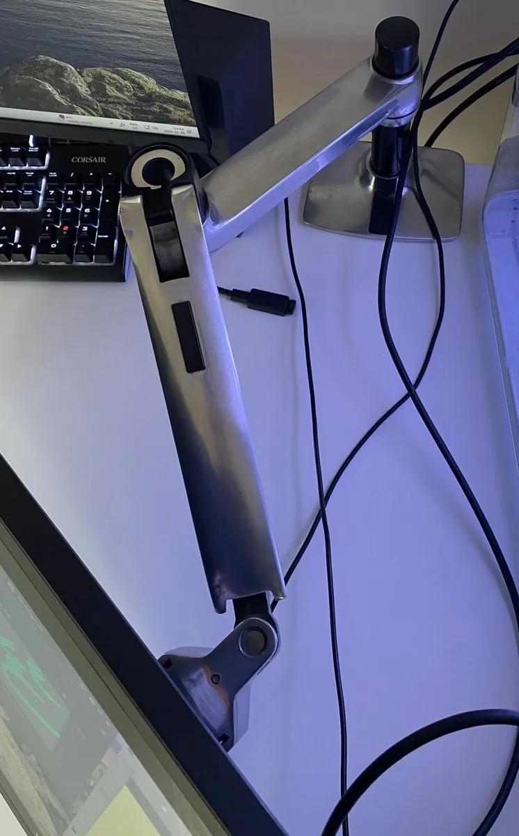 HUION KAMVAS PRO 20 + ERGOTRON MOUNT - Image 3