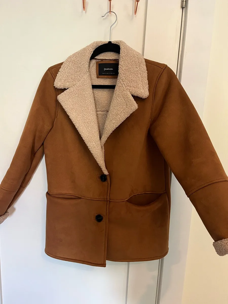 Stradivarius warm coat fur lined - Image 1