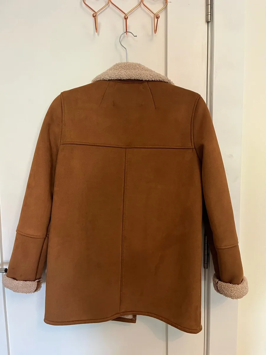 Stradivarius warm coat fur lined - Image 2