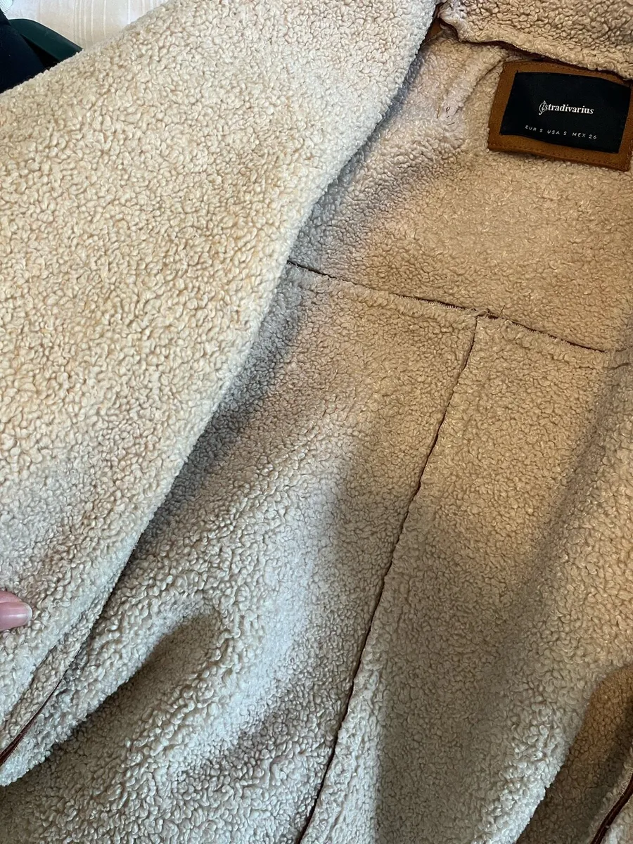 Stradivarius warm coat fur lined - Image 3