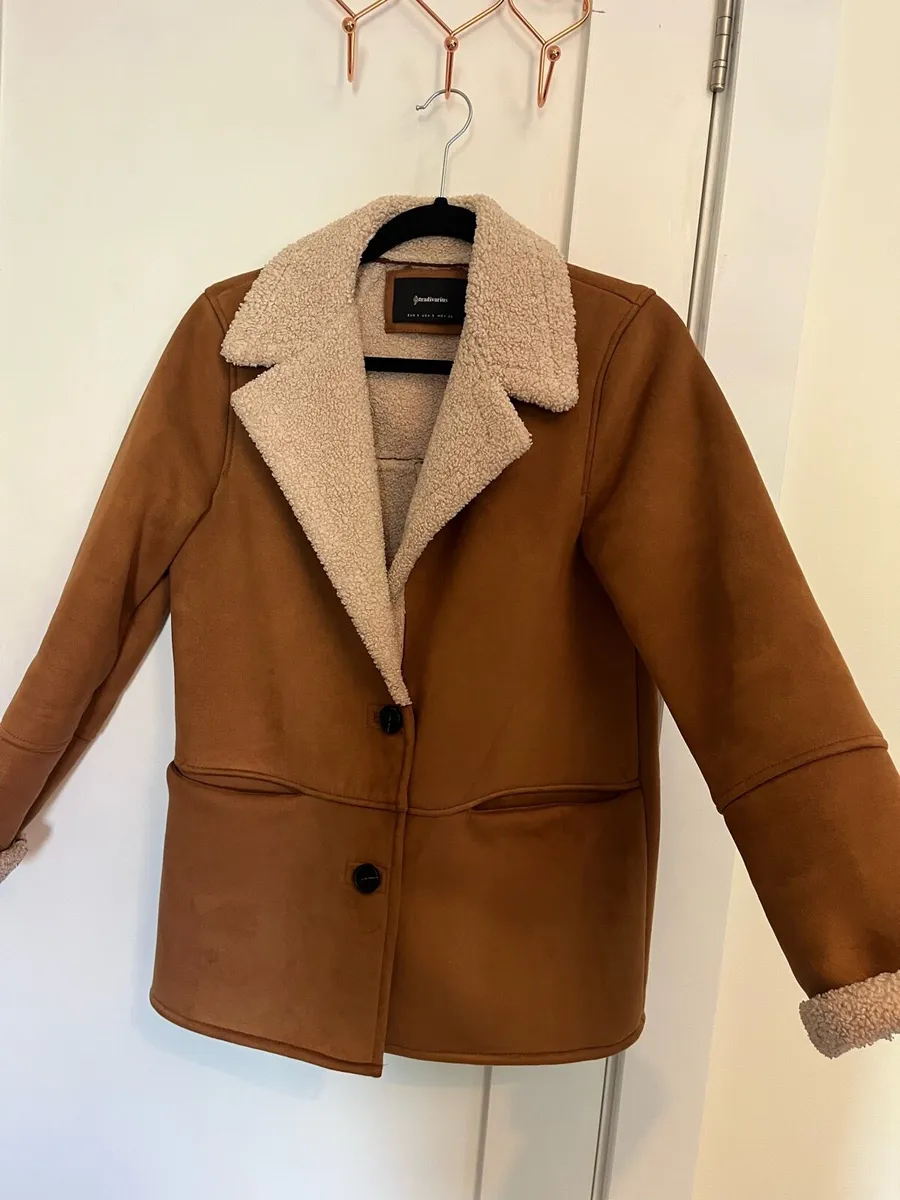 Stradivarius warm coat fur lined - Image 4