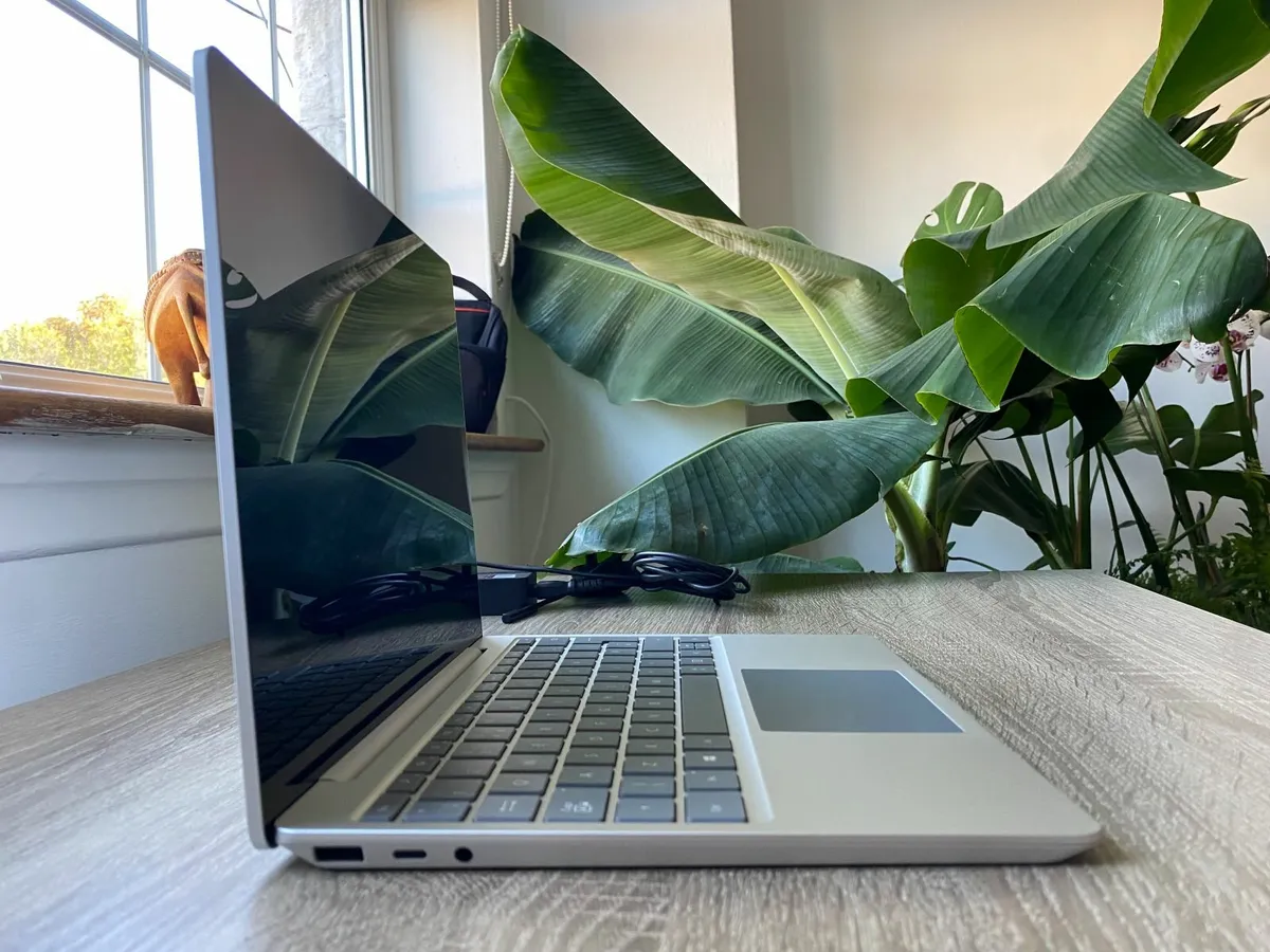 Microsoft Surface Go Laptop 12.4" i5 | 128GB | 8GB - Image 4