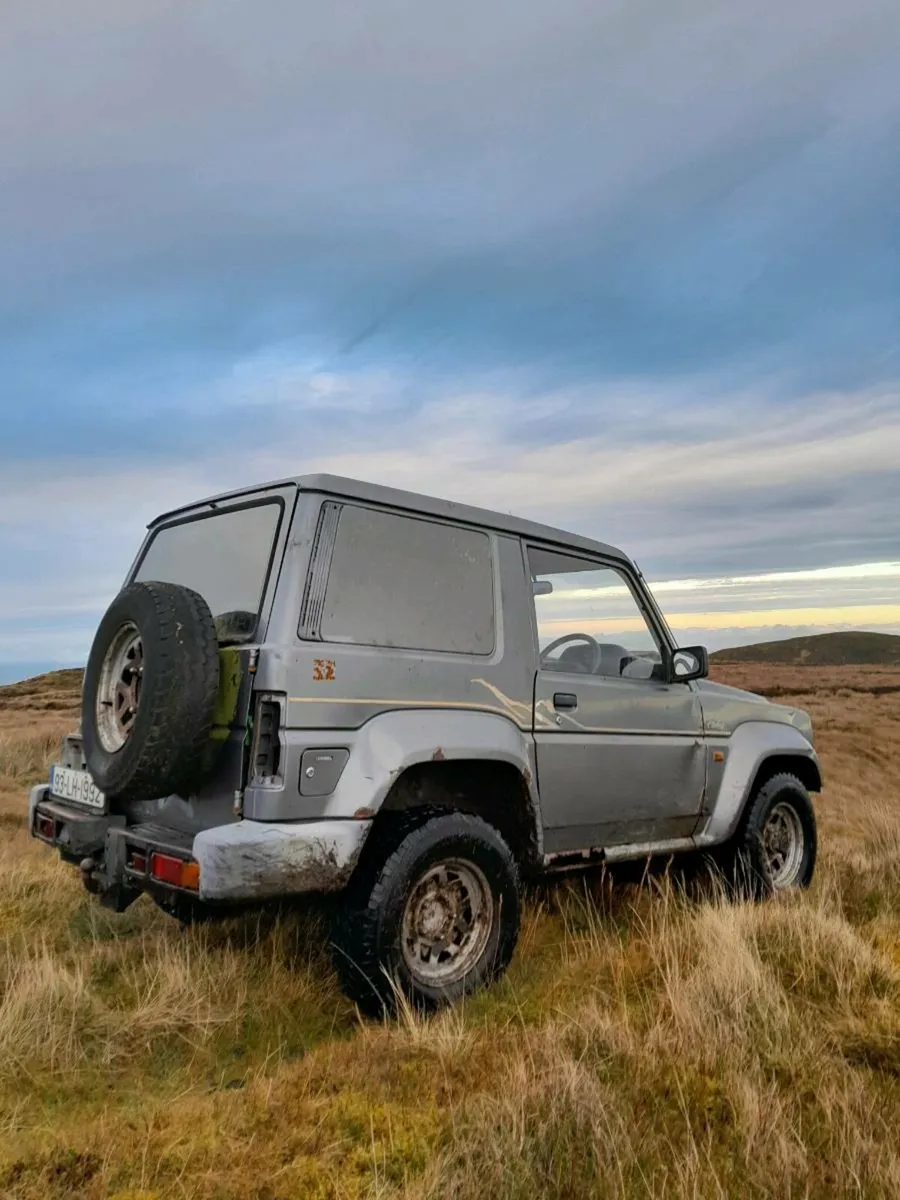 1993 daihatsu fourtrak alloys/3 clocks - Image 2
