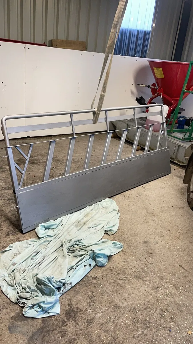 Feeding barriers - Image 1