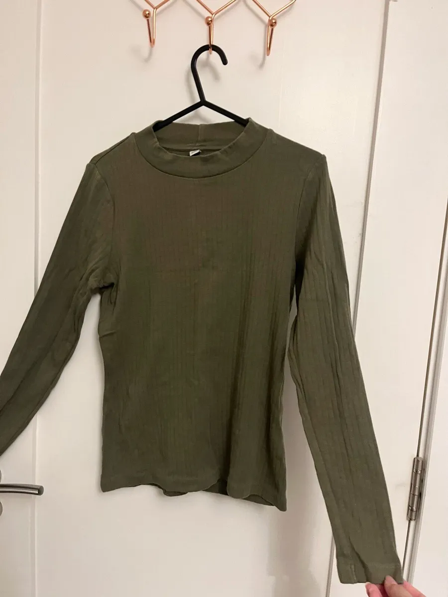 Uniqlo, Newlook, Bershka, Stradivarius Clothes - Image 2