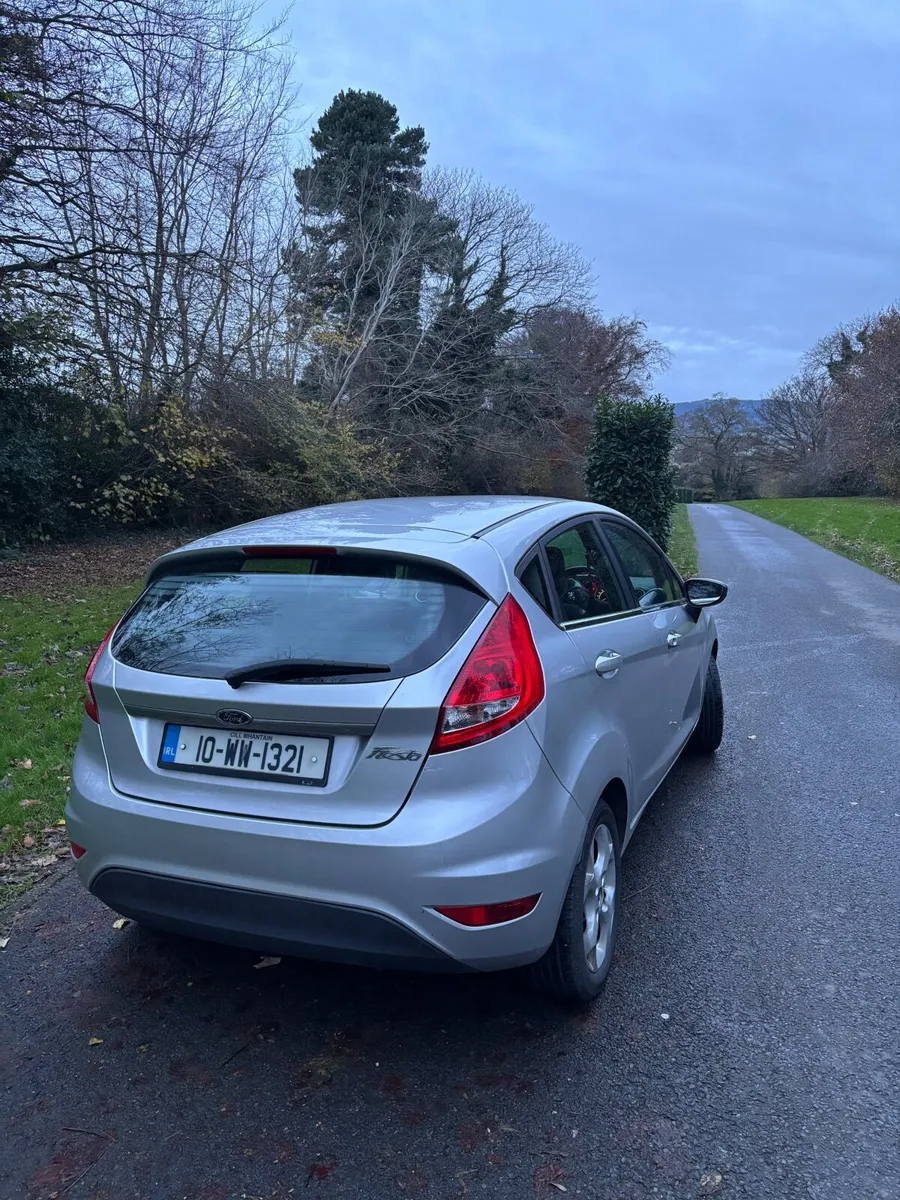Ford Fiesta 2010 - Image 2