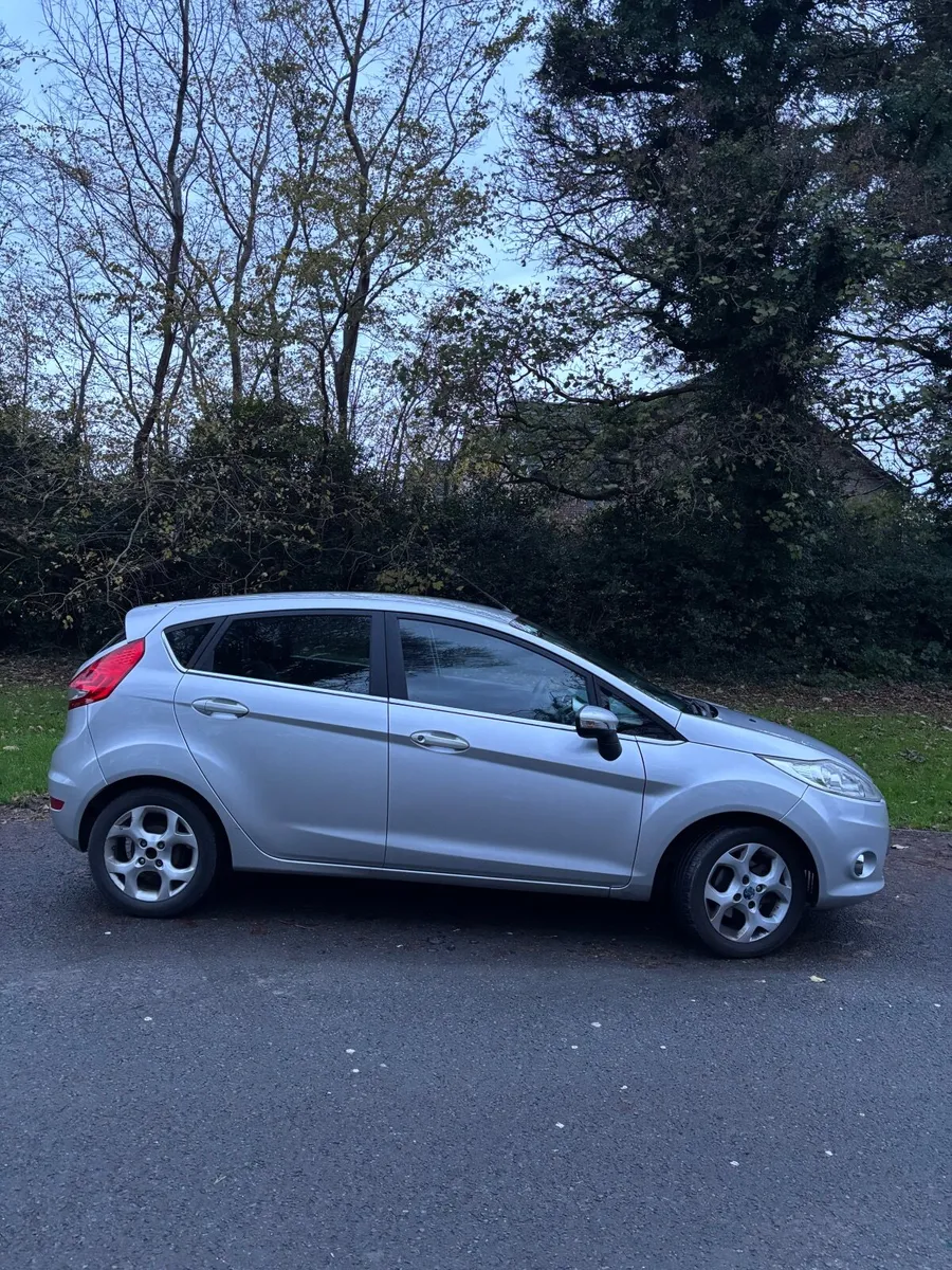 Ford Fiesta 2010 - Image 4
