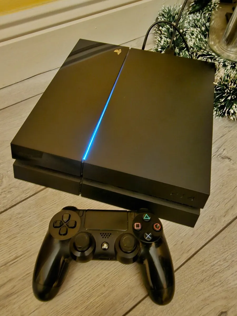PlayStation 4 console and controller - Image 1