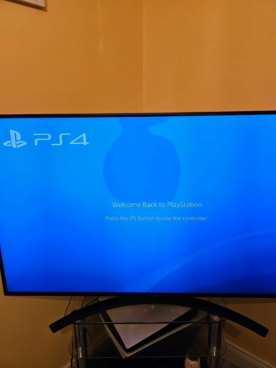 PlayStation 4 console and controller - Image 3