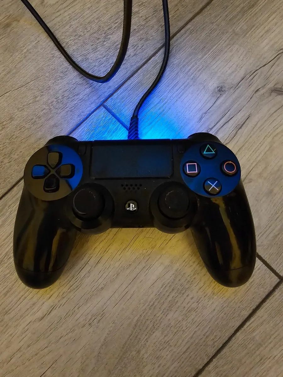 PlayStation 4 console and controller - Image 4