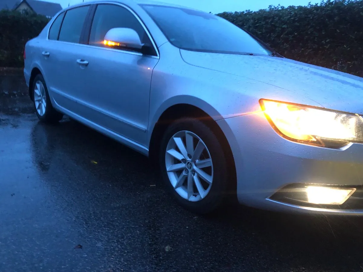 SKODA SUPERB FULL SKODA SERVICE HISTORY - Image 1