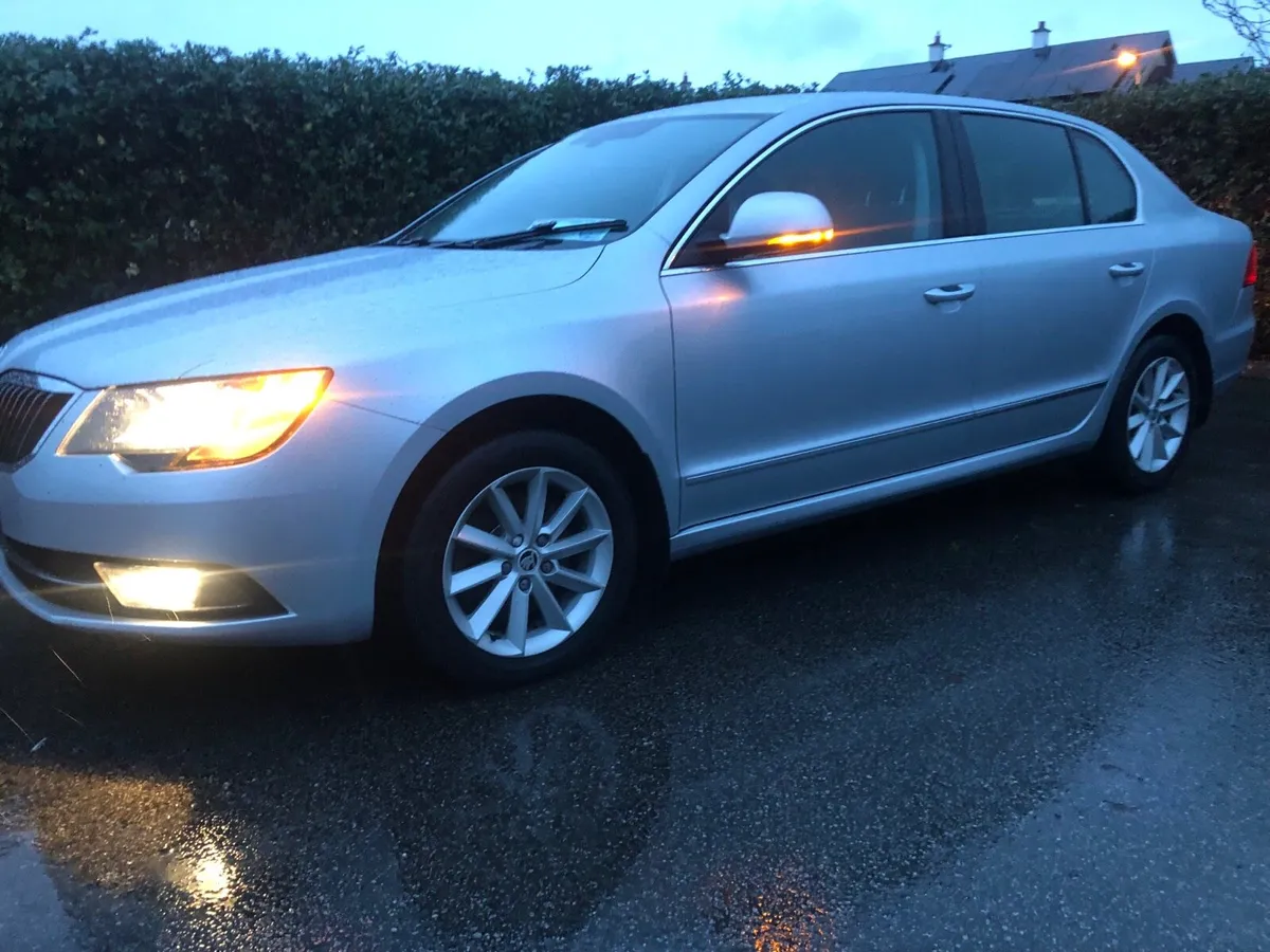 SKODA SUPERB FULL SKODA SERVICE HISTORY - Image 2