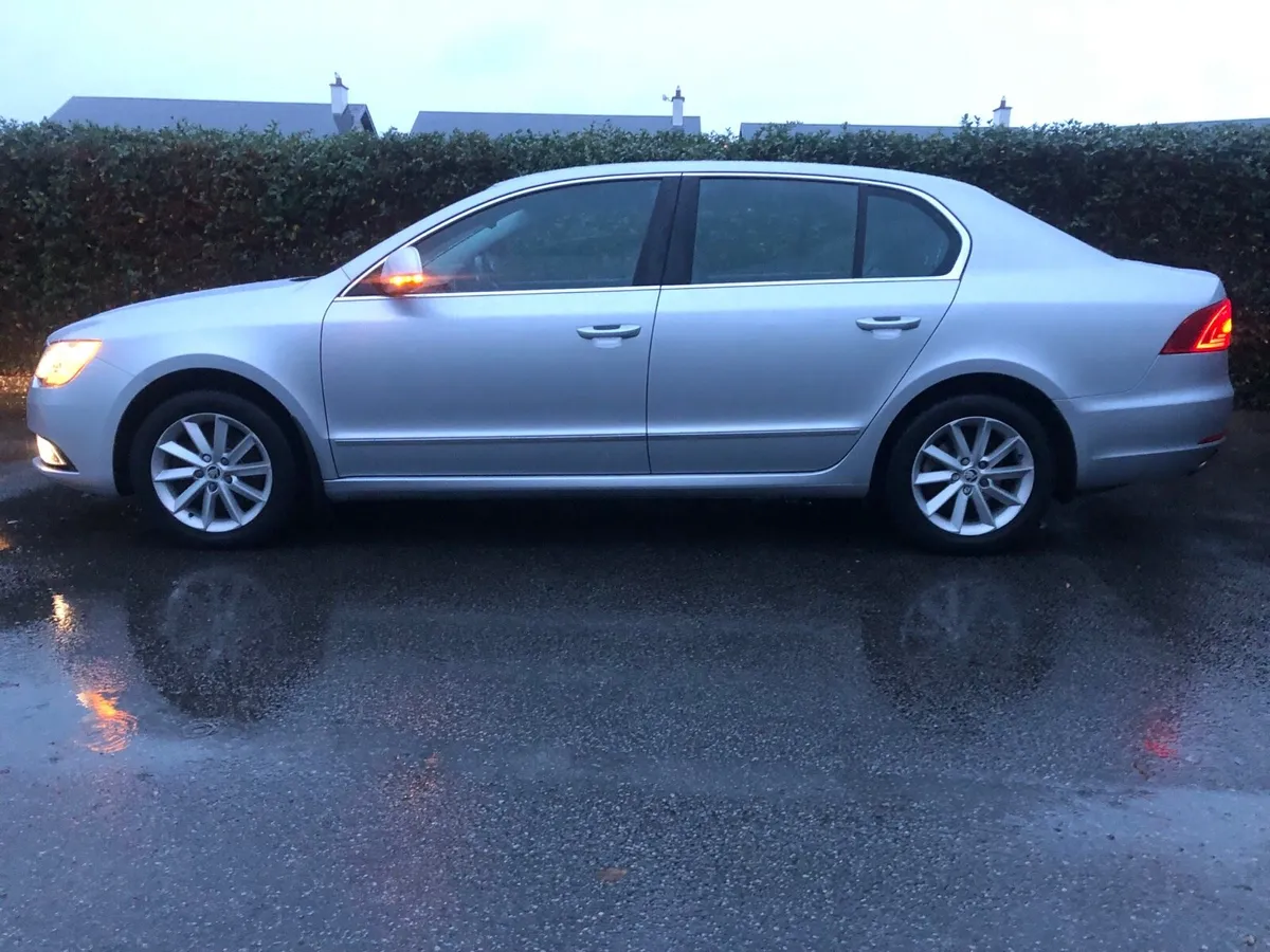 SKODA SUPERB FULL SKODA SERVICE HISTORY - Image 3