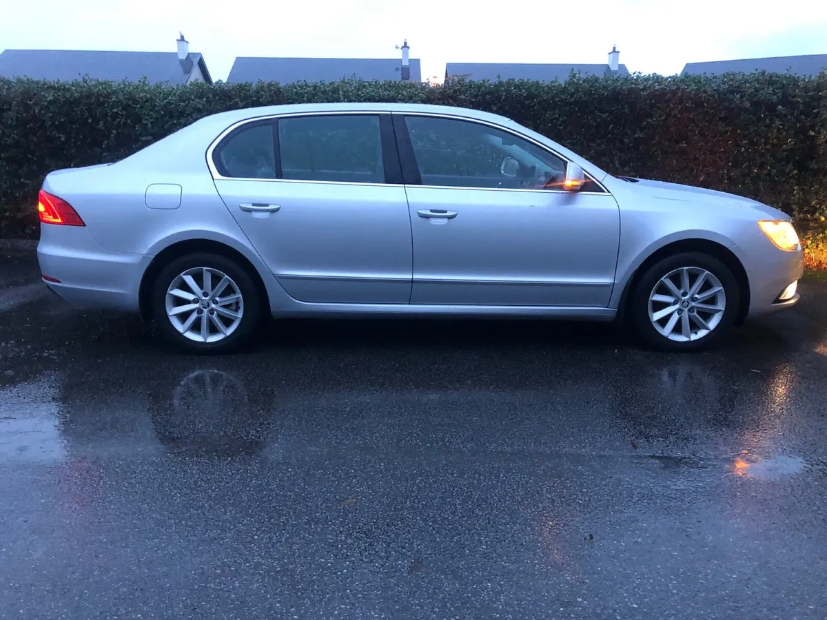 SKODA SUPERB FULL SKODA SERVICE HISTORY - Image 4