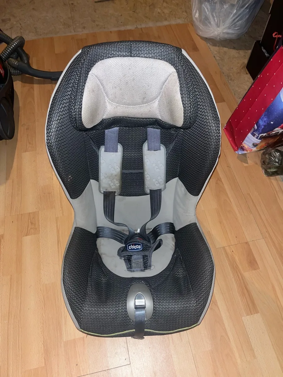 Chicco car seat - Image 1