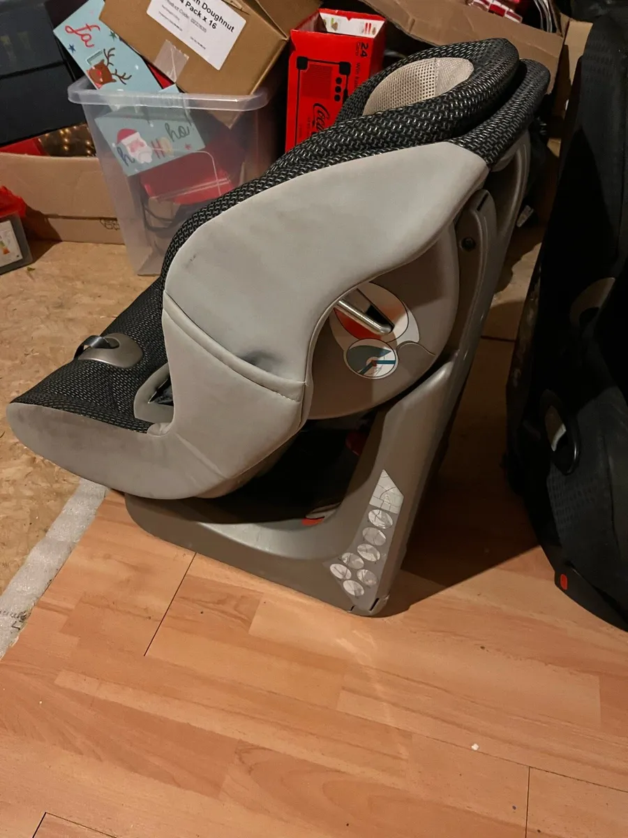 Chicco car seat - Image 2