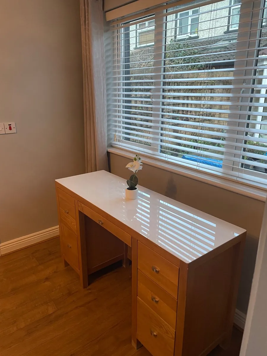 Double En-suite private entrance and parking - Image 3