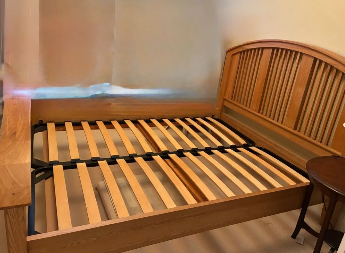 Ex Caseys Extremely Solid 5 Ft Oak King Size Bed - Image 2