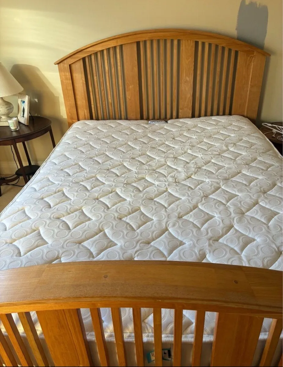 Ex Caseys Extremely Solid 5 Ft Oak King Size Bed - Image 3