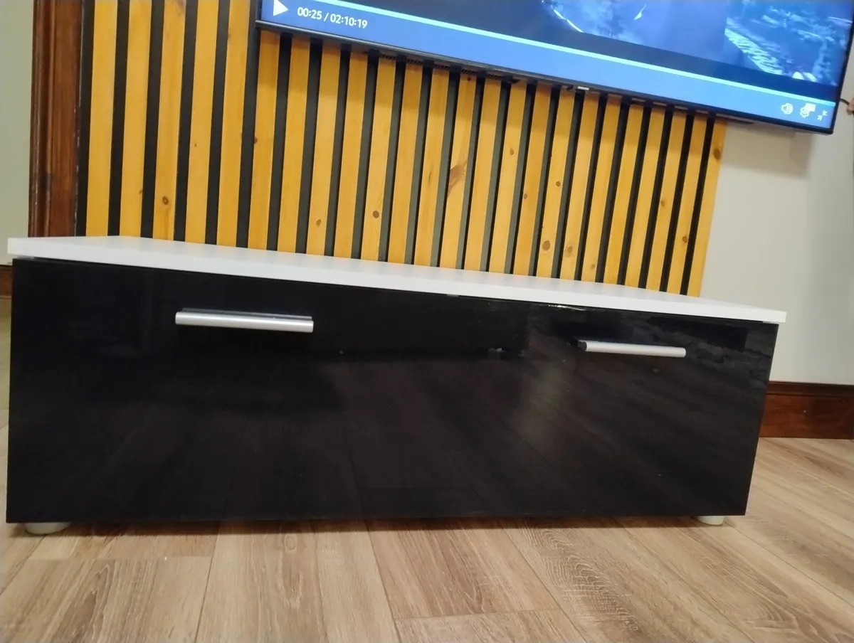 Tv stand - Image 1