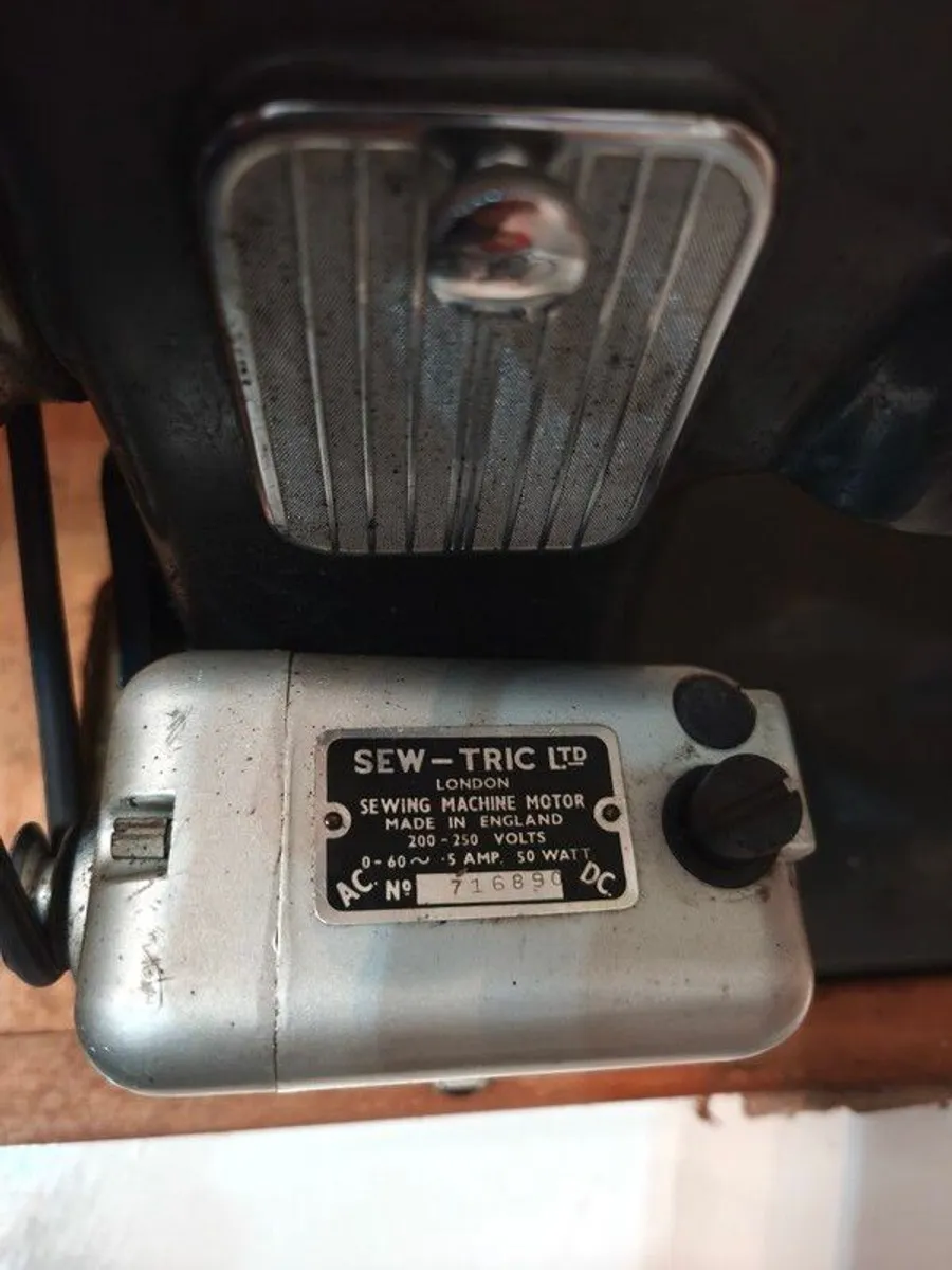 Vintage Brother sawing machine - Image 4