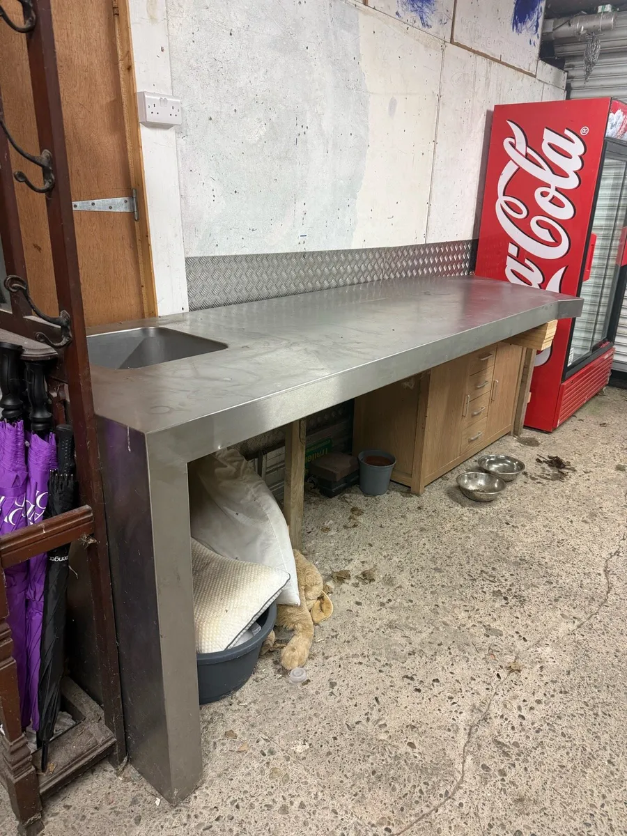 Outdoor kitchen/bar counter - Image 1