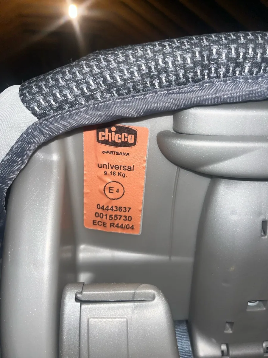 Chicco car seat - Image 3