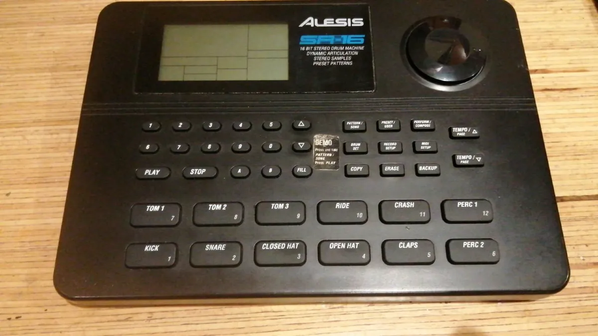 Alesis sr-16 drum machine - Image 1