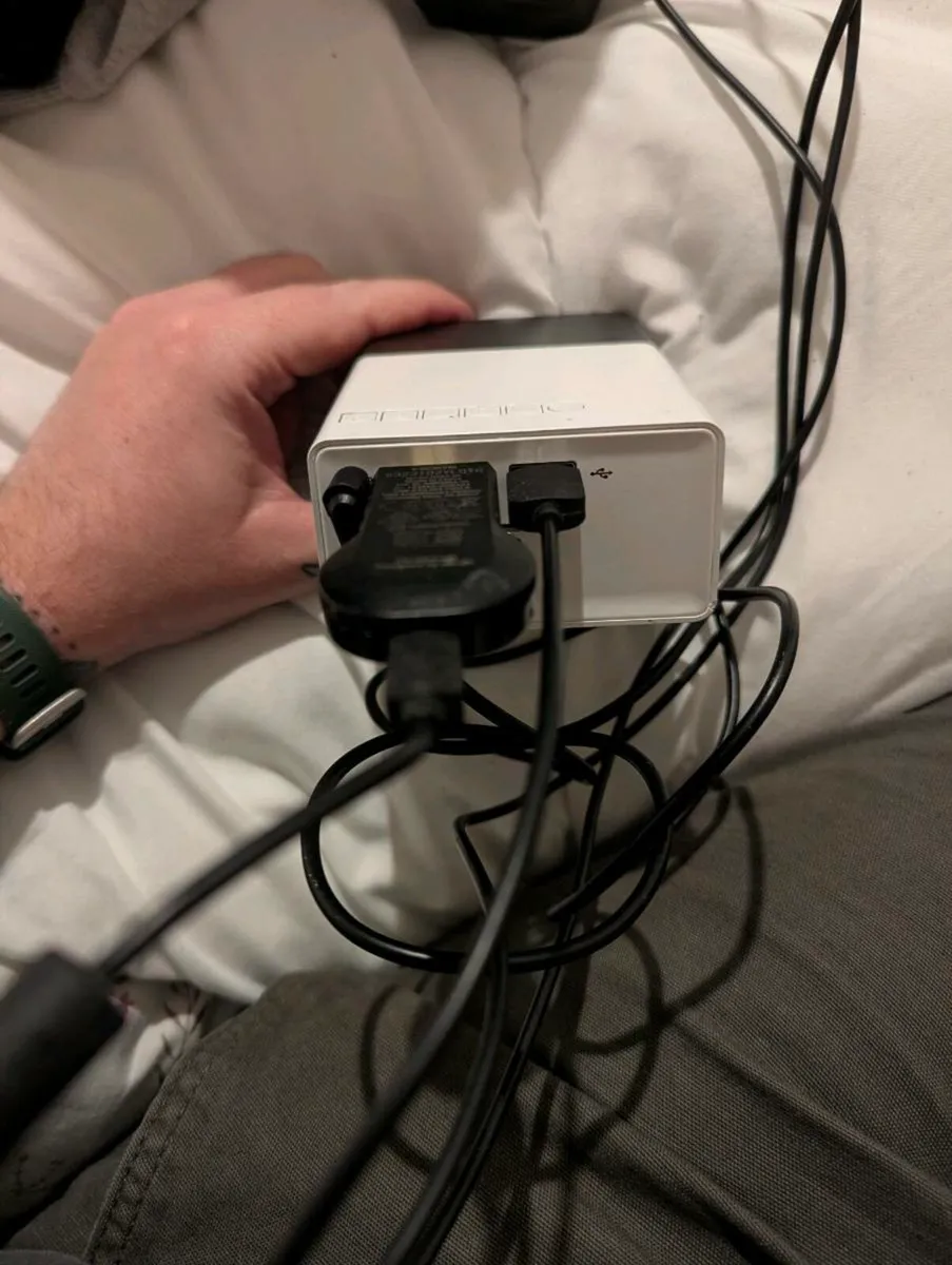 Mini projector with Chromecast - Image 4