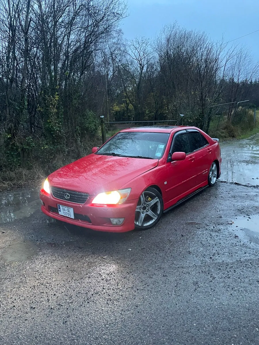 04 Is200 Se Genuine red - Image 1