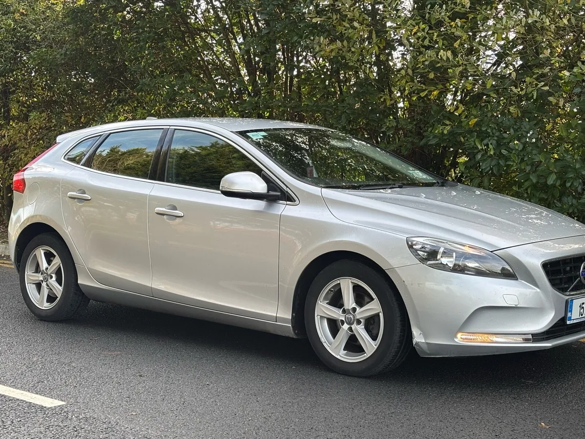 Volvo V40 ***NCT 08/26‼️TAX 09/26‼️ - Image 2