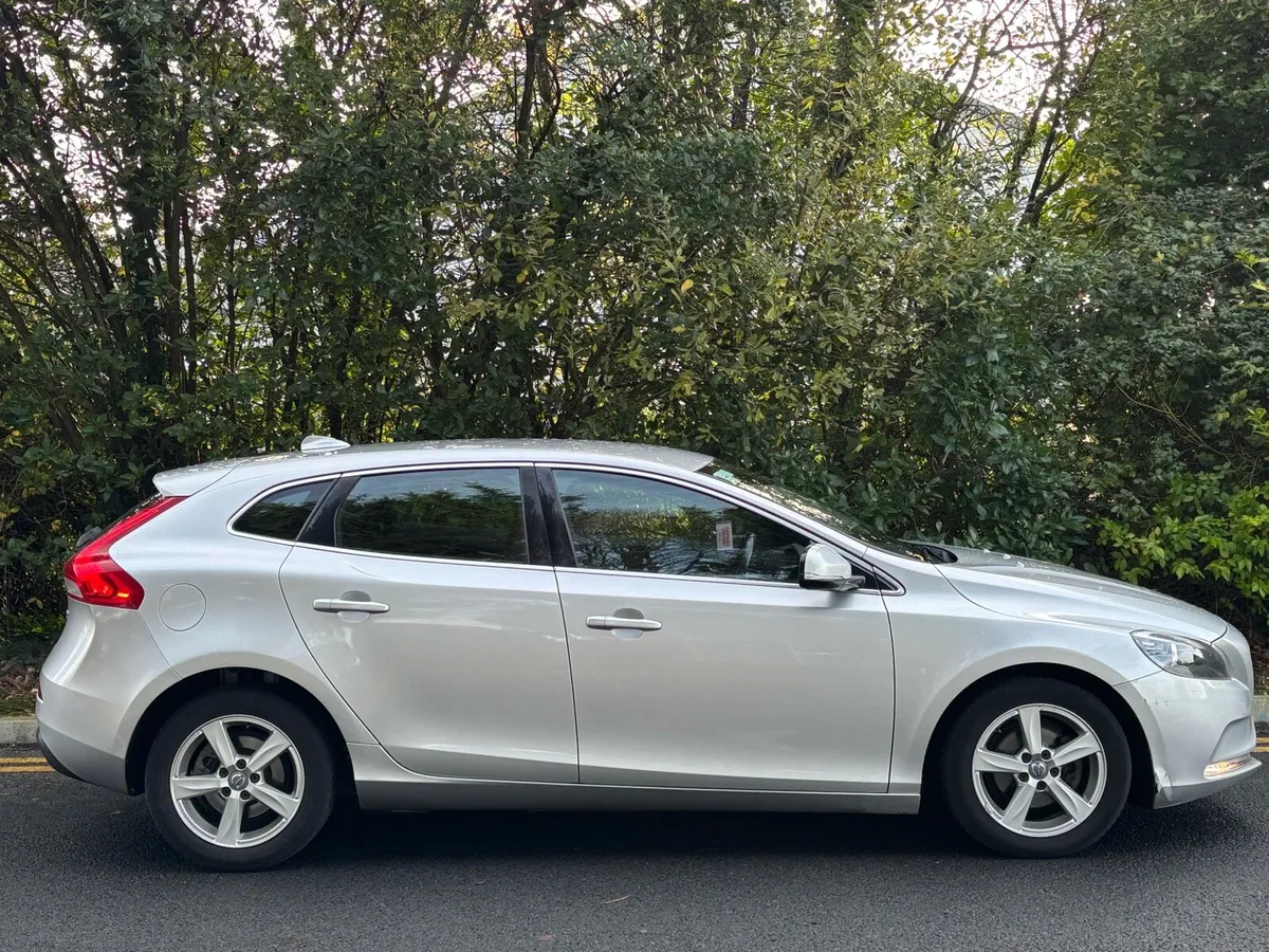 Volvo V40 ***NCT 08/26‼️TAX 09/26‼️ - Image 3