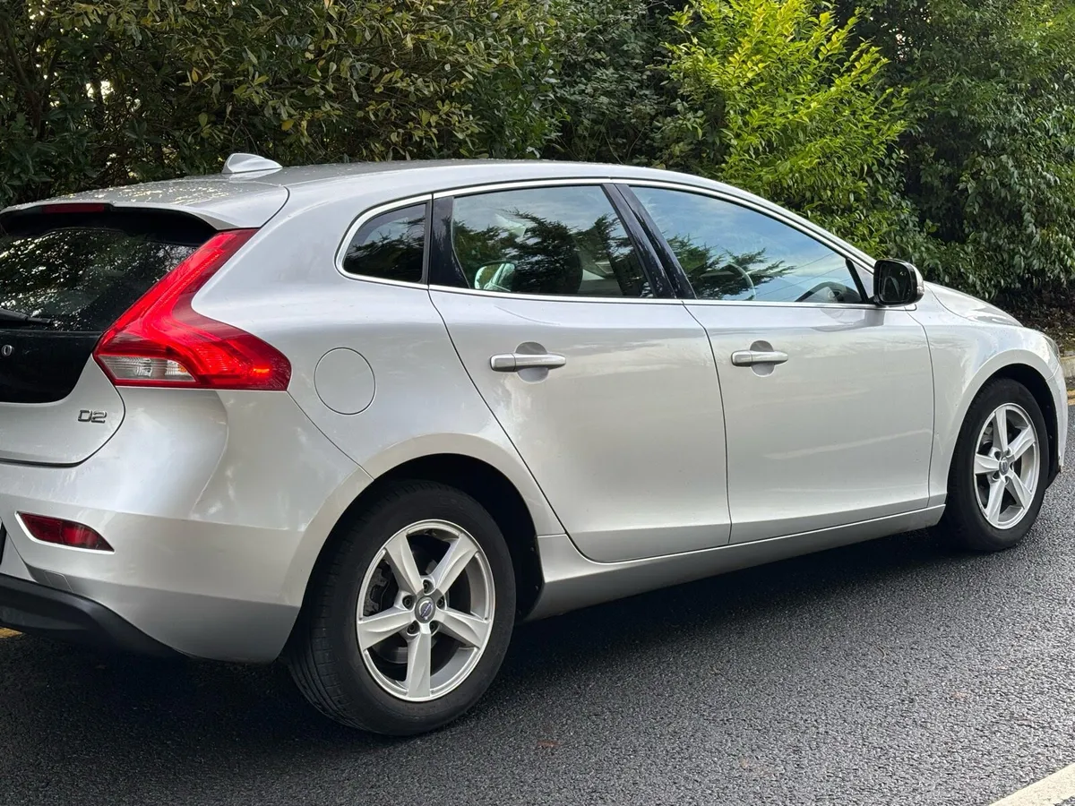 Volvo V40 ***NCT 08/26‼️TAX 09/26‼️ - Image 4