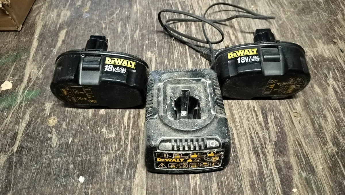 Dewalt Batteries,and chargers 18v - Image 3