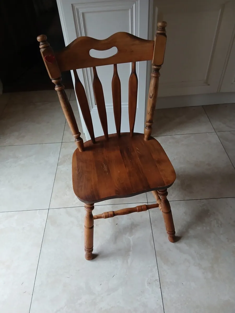 Table and chairs - Image 2