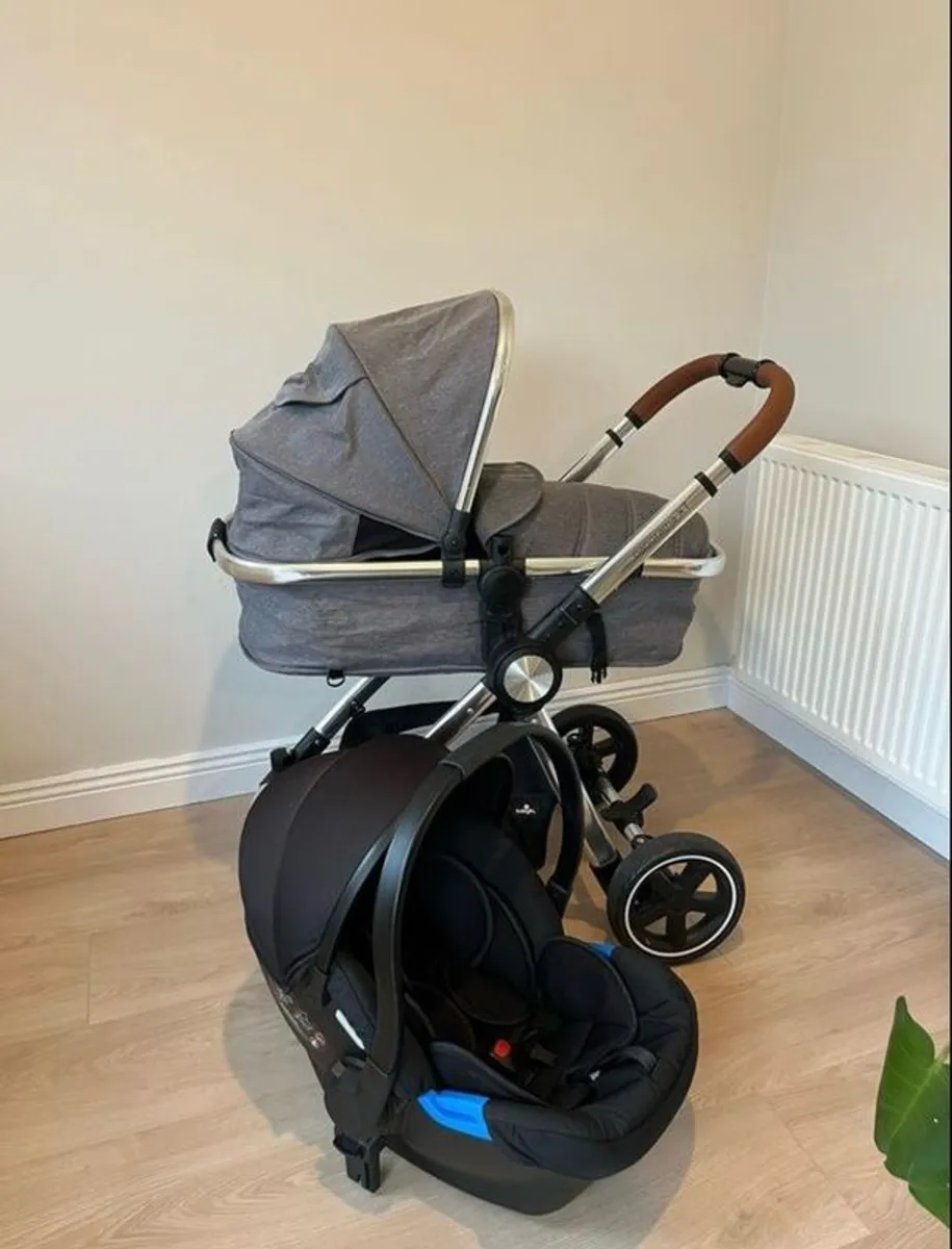 2 in 1 Travel System - Image 1