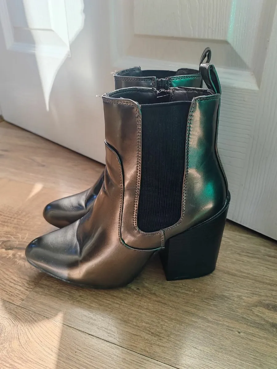 Girls/Ladies Ankle Boots Size 3 - Image 3